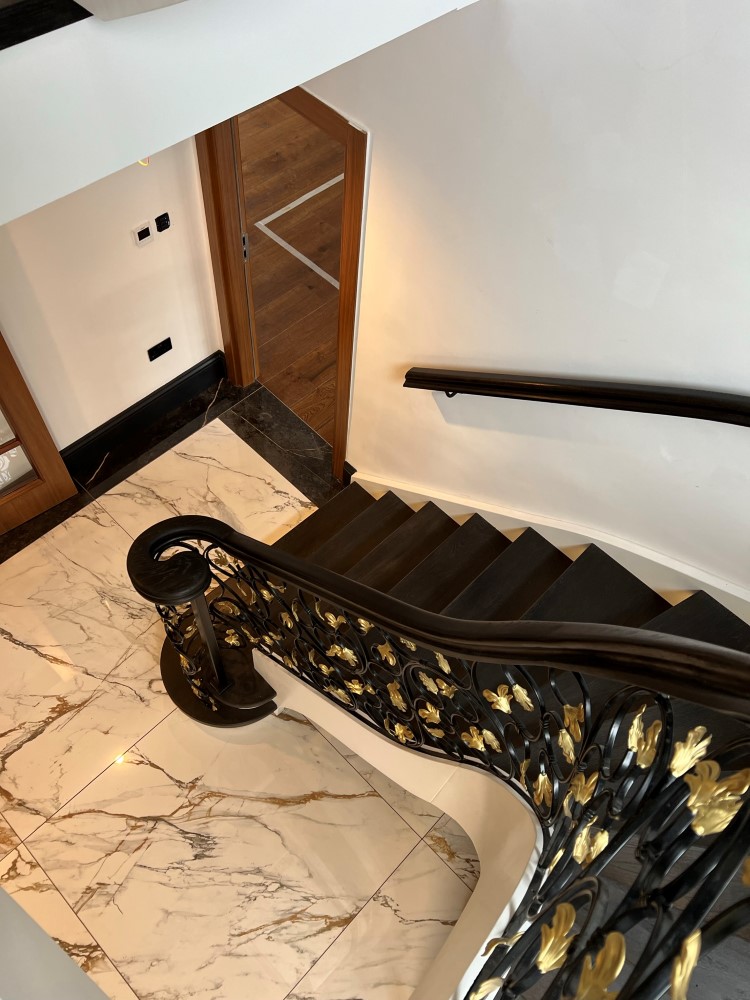 How to Choose Custom Contemporary Staircases for Your London Home
